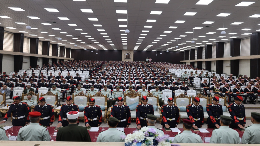 خريجو جامعة مؤتة يؤدون القسم القانونية في احتفال عسكري مميز