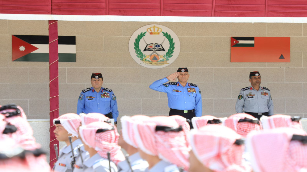 احتفال تخريج طلبة كلية الدفاع المدني في الأردن بحضور مدير الأمن العام