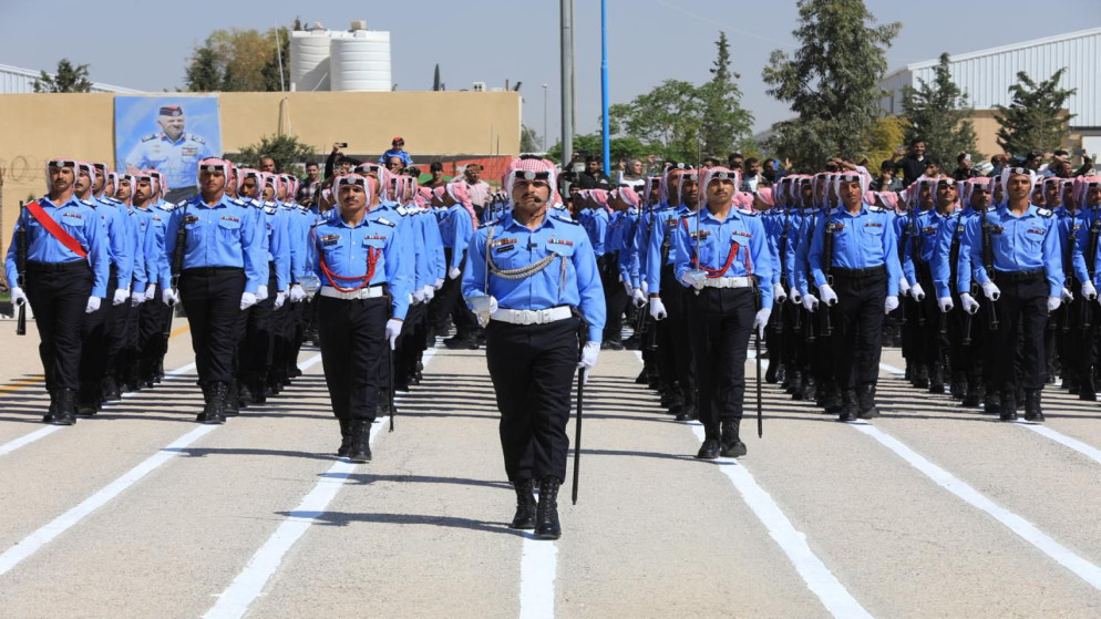 تخريج دورة تأهيل الشرطة المستجدين في عمان بحضور مدير الأمن العام