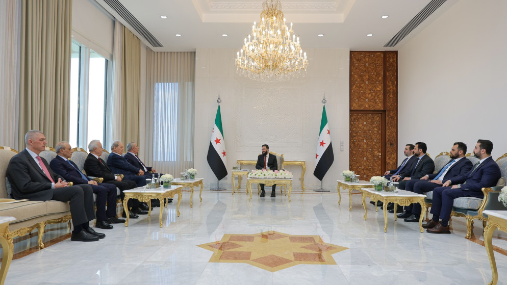 الشرع يبحث تعزيز العلاقات مع وفد فلسطيني في دمشق