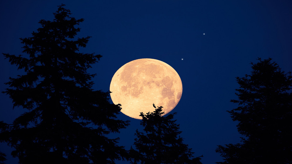 سكان الأردن على موعد مع ظاهرة البدر الأزرق في أيار