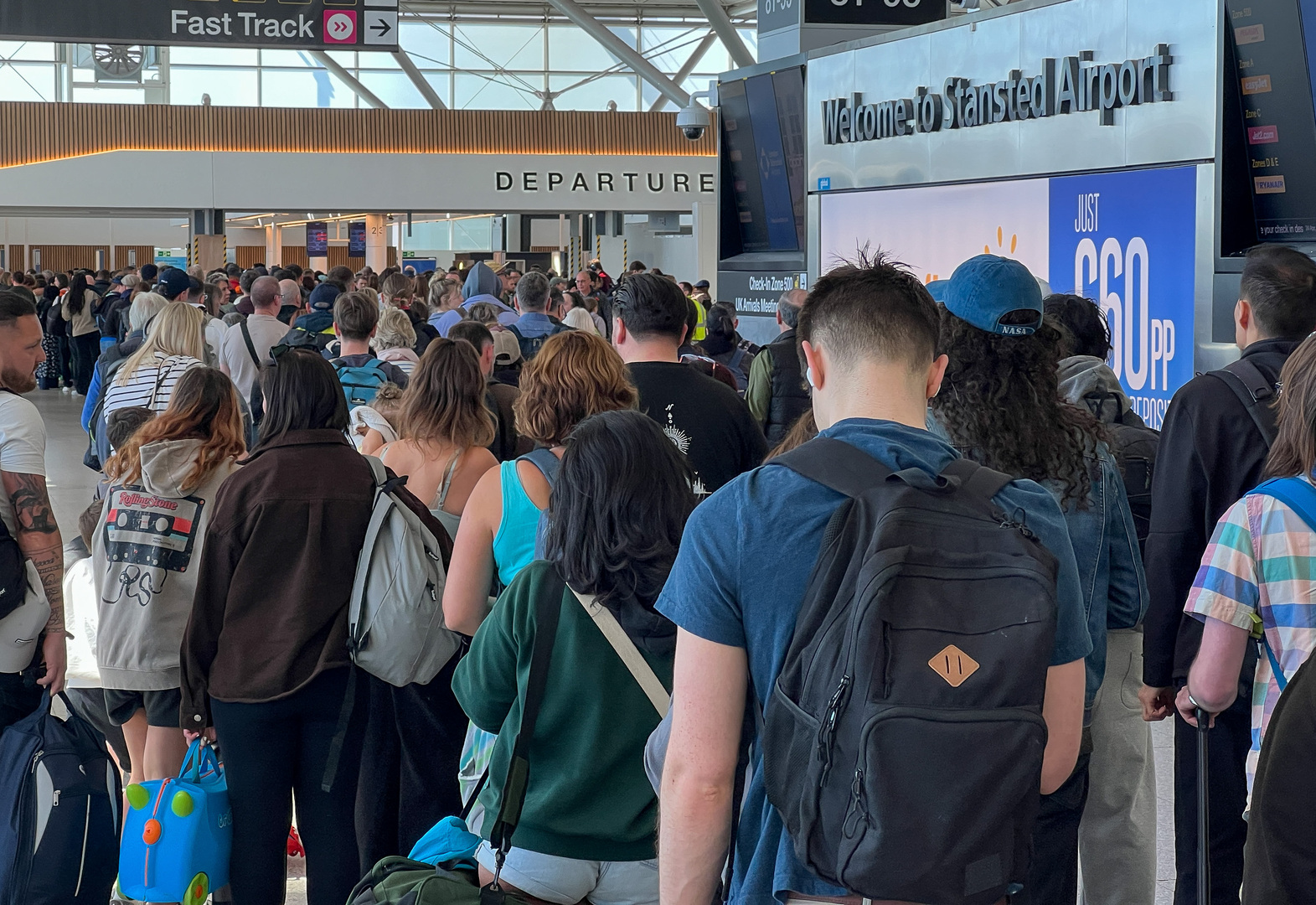 قطاع الطيران الأوروبي يشهد تراجعاً غير متوقع في الإيرادات بسبب الاضطرابات