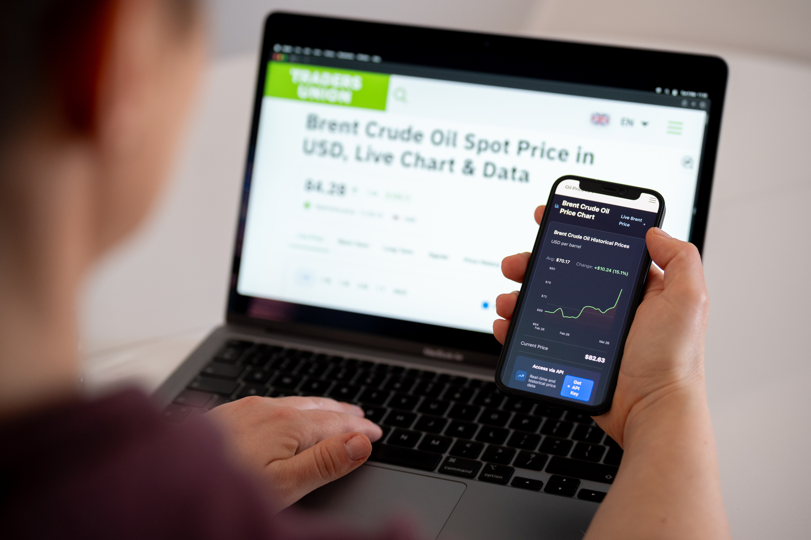 أسعار النفط تتجاوز 120 دولارا للبرميل لأول مرة منذ عامين