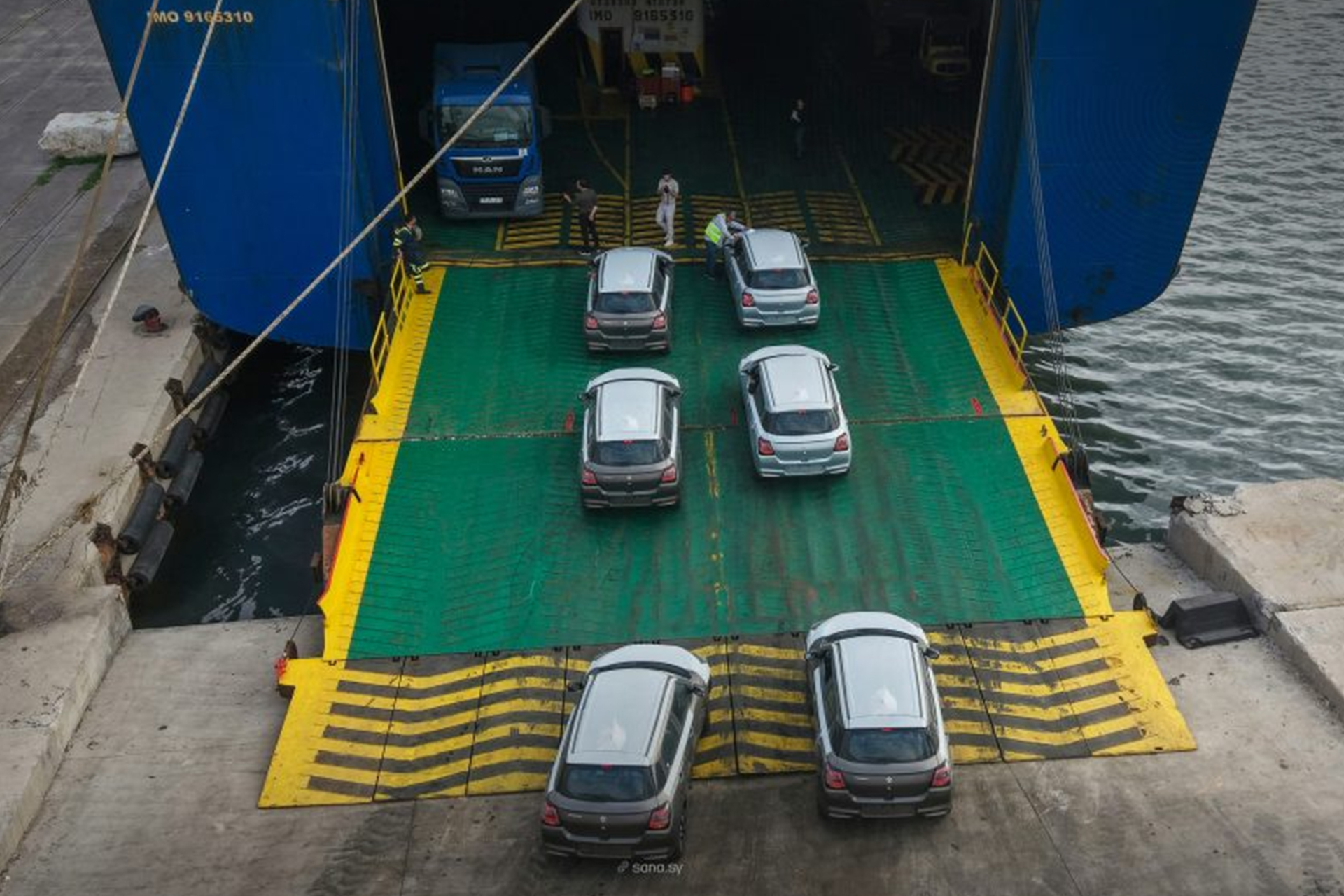 مرفأ اللاذقية يطلق أول شحنة سيارات ترانزيت إلى أوروبا