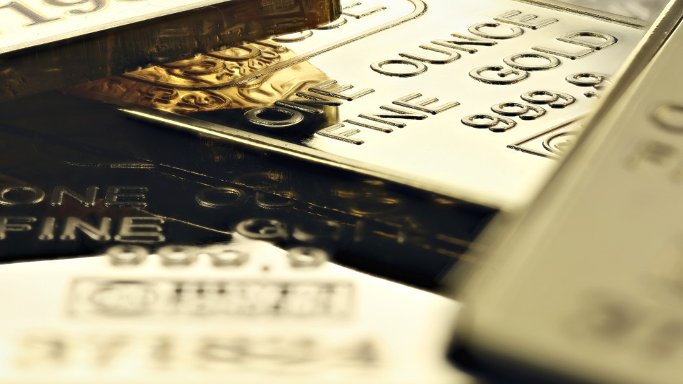 ارتفاع أسعار الذهب مع تراجع النفط وسط آمال بإنهاء النزاع الإيراني