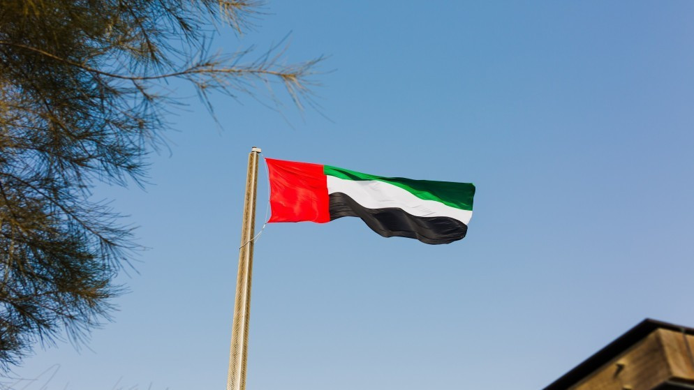 الدفاعات الجوية الإماراتية تتصدى لهجمات بالصواريخ والطائرات المسيرة