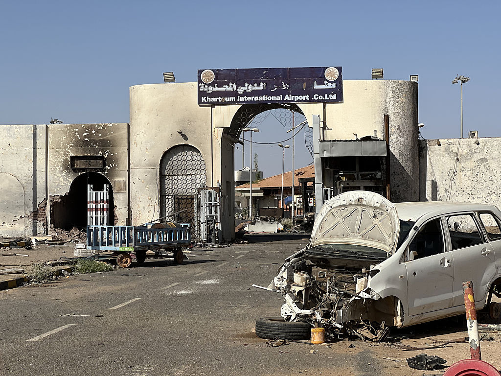 تحذيرات امريكية لمواطنيها في السودان بعد انفجارات مطار الخرطوم