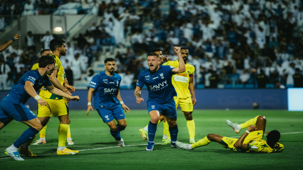 الهلال يواصل الضغط على النصر بفوز مثير في الدوري السعودي