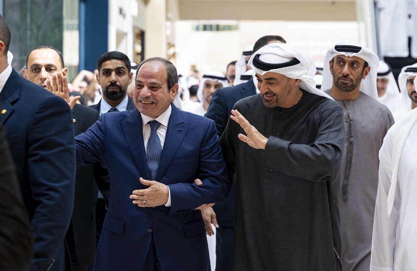 السيسي وبن زايد يتجولان في ياس مول ويعززان العلاقات المصرية الإماراتية