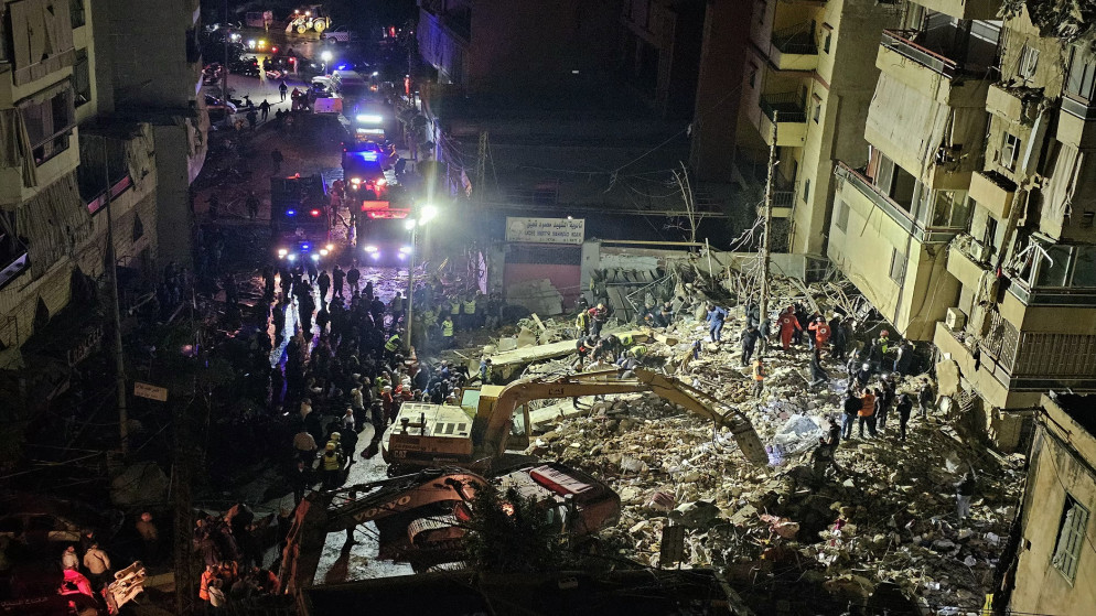 استشهاد 12 شخصا من بينهم مسعف وطفلان جراء غارات إسرائيلية على جنوب لبنان