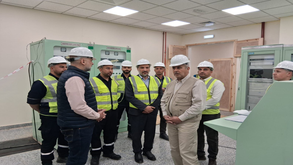 الخرابشة يتفقد مشروع محطة تحويل الزرقاء لتعزيز البنية التحتية الكهربائية