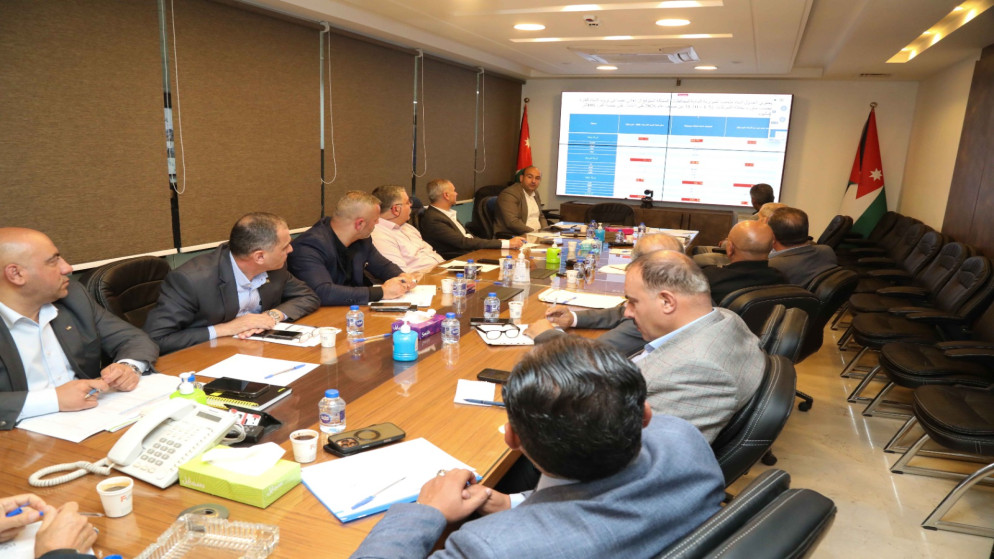 وزير المياه يؤكد أهمية خطة التزويد المائي وضمان العدالة في التوزيع خلال الصيف