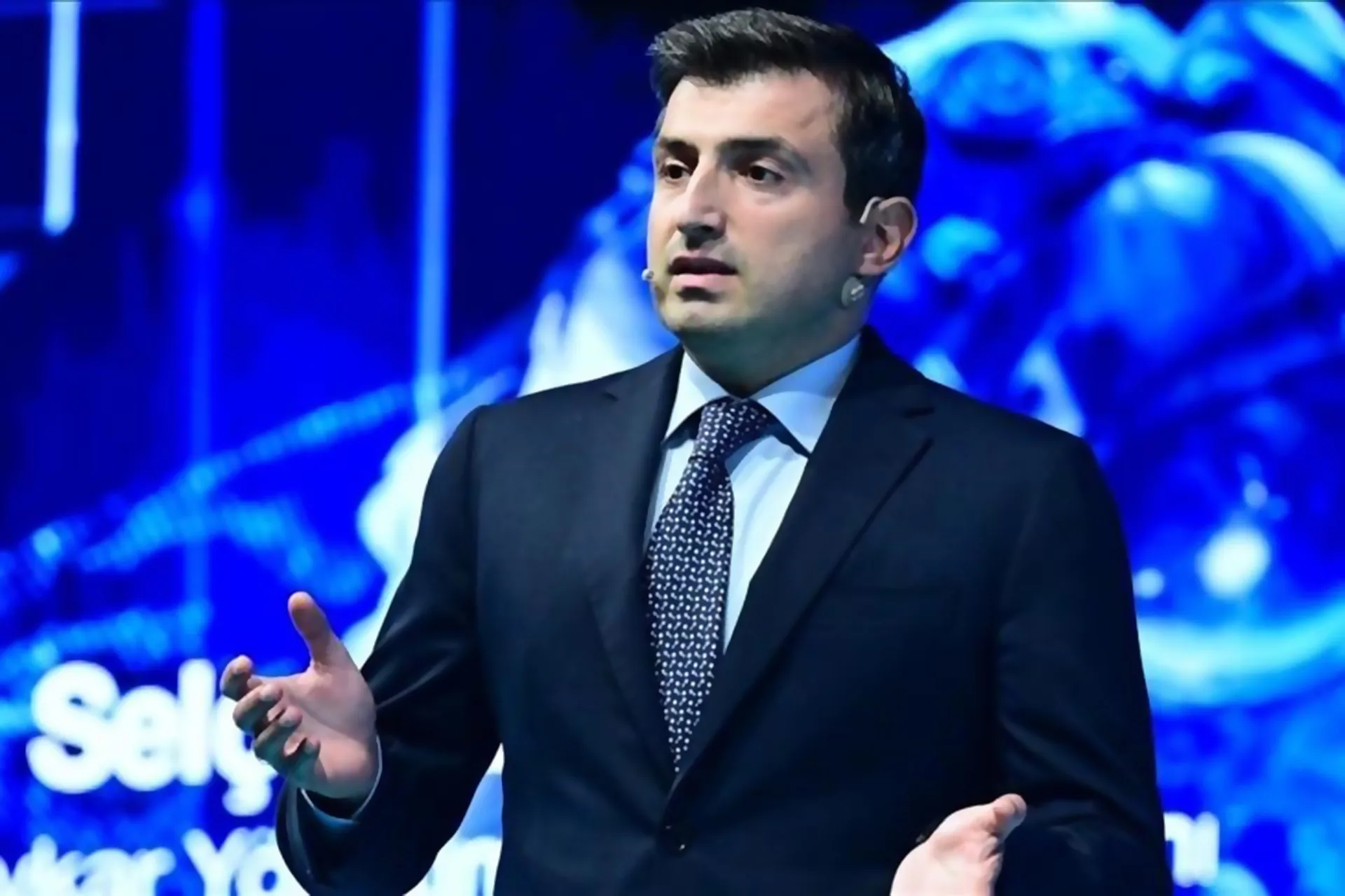 سلجوق بيرقدار يحذر من الهيمنة الرقمية وتأثيرها على استقلال الدول