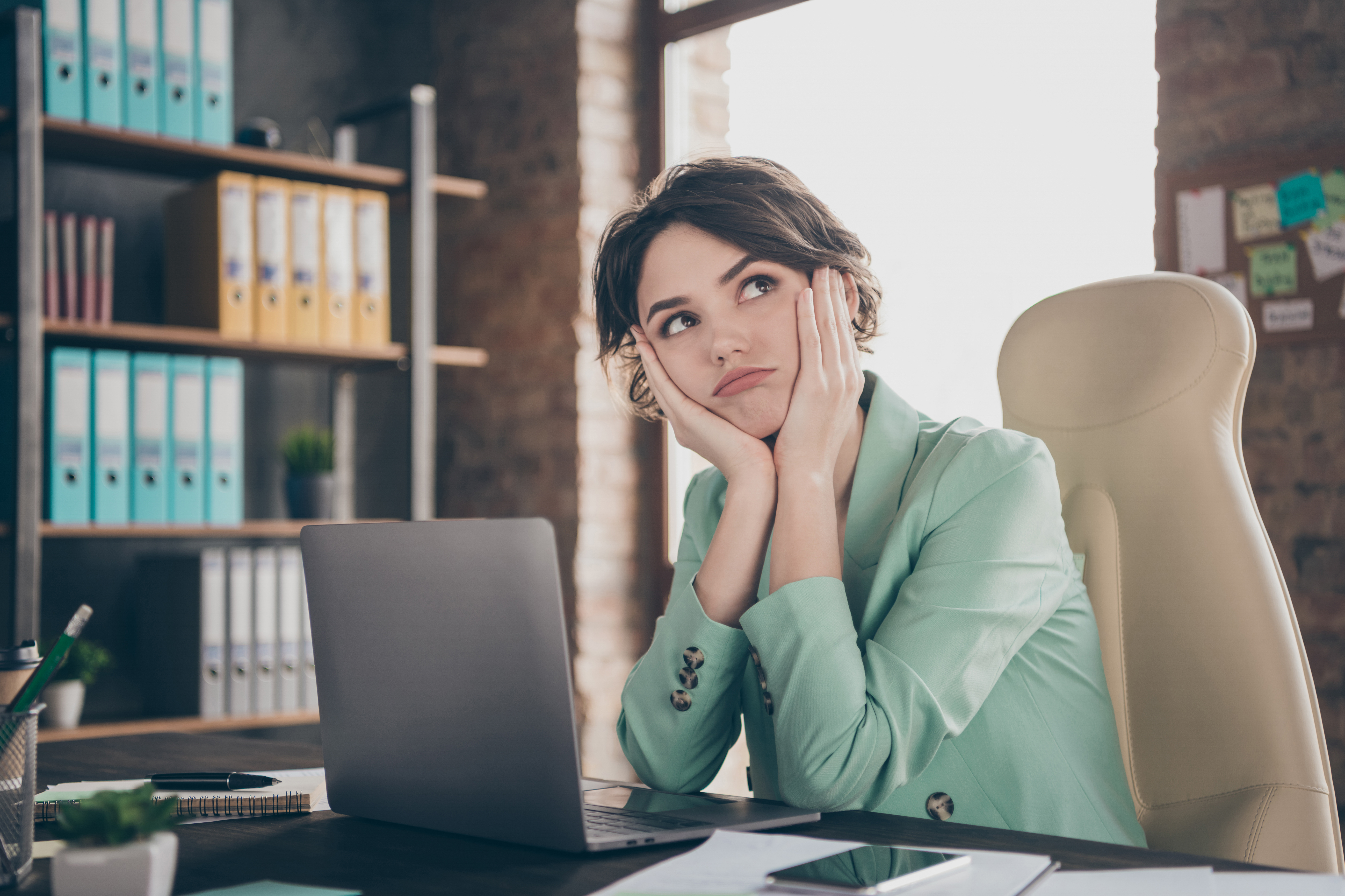 كيف يؤثر المدير الجديد على بيئة العمل وقرارات الاستقالة