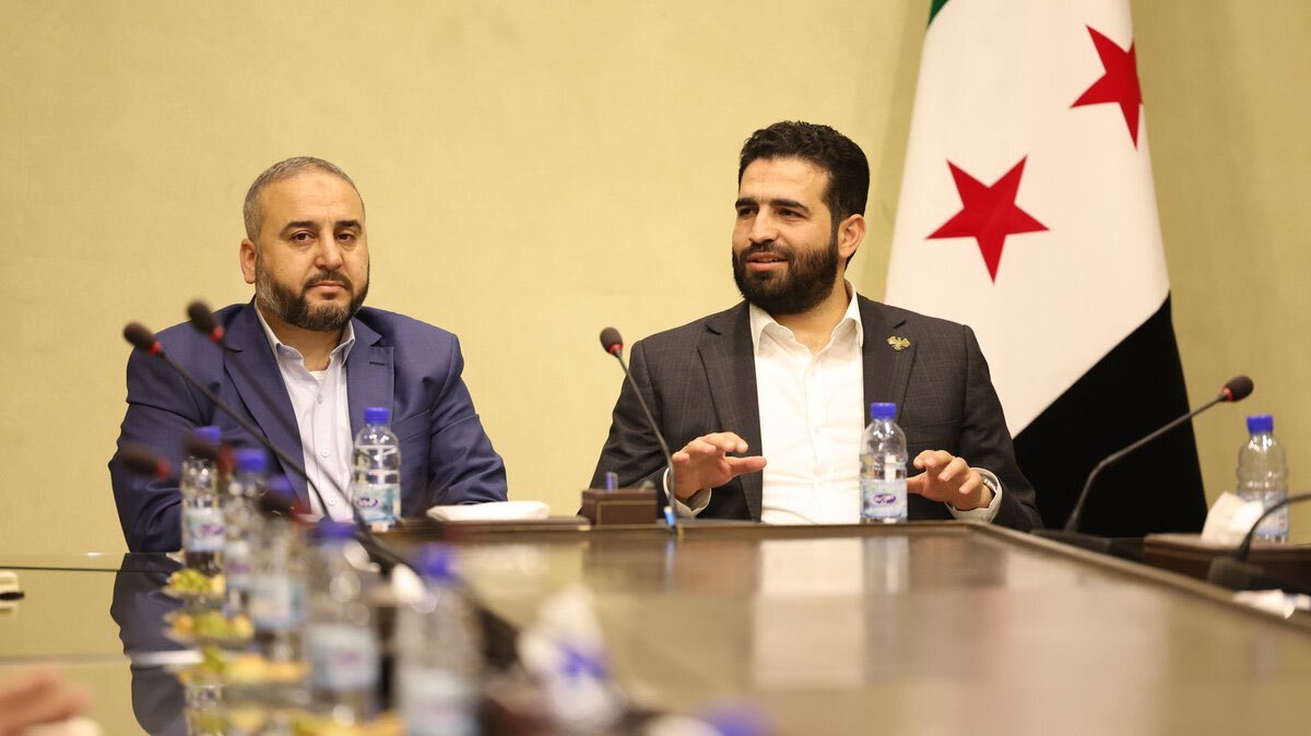 الاتحاد الأوروبي يرفع العقوبات عن وزيري الداخلية والدفاع السوريين