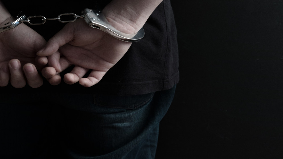 شاب يقتل والدته في حادث مأساوي بجنوب عمان