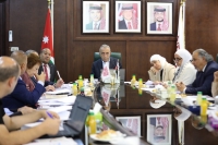 الرواشدة يجتمع بلجنة 