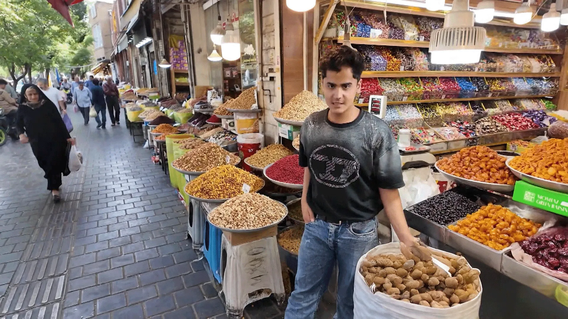 الأزمة الاقتصادية في ايران تتفاقم مع الحصار الأمريكي وتعزيز التجارة مع روسيا