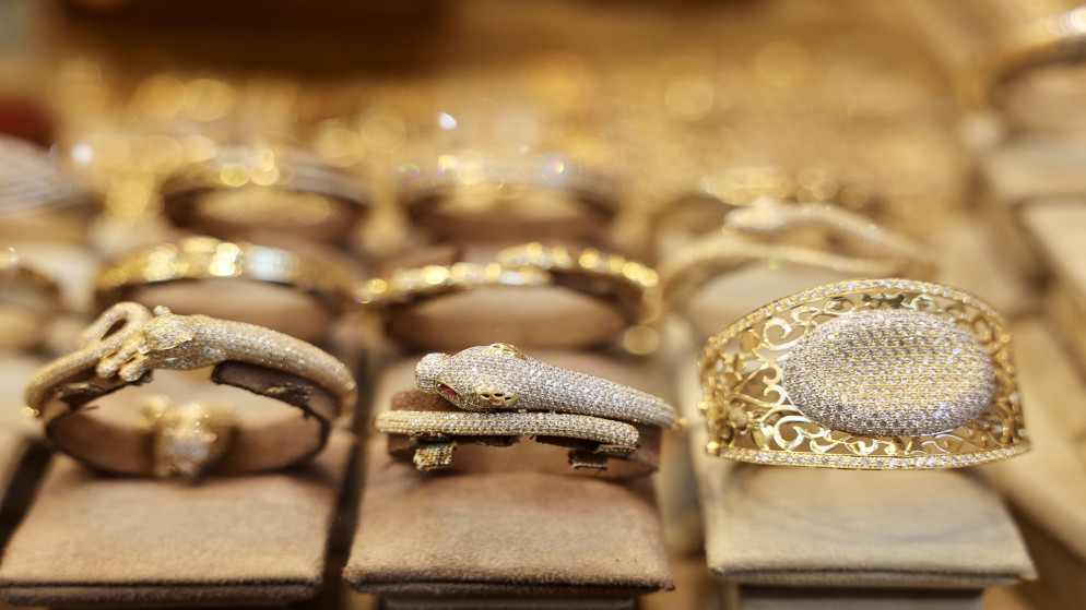 سعر الذهب عيار 21 في السوق المحلية يصل الى 95.5 دينارا