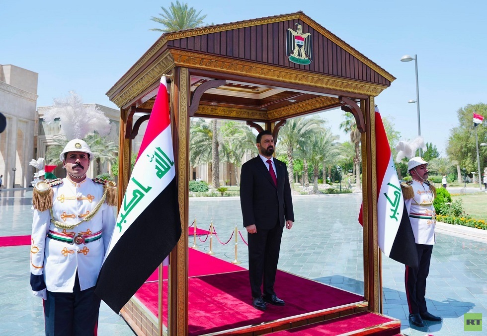 الزيدي يتولى رئاسة الحكومة العراقية وقادة القوات المسلحة