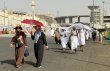 توافد الحجاج إلى منى في يوم التروية وسط أجواء إيمانية