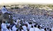 توافد الحجاج على صعيد عرفات في يوم عرفة