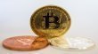انخفاض حاد في سعر البيتكوين دون 60 ألف دولار