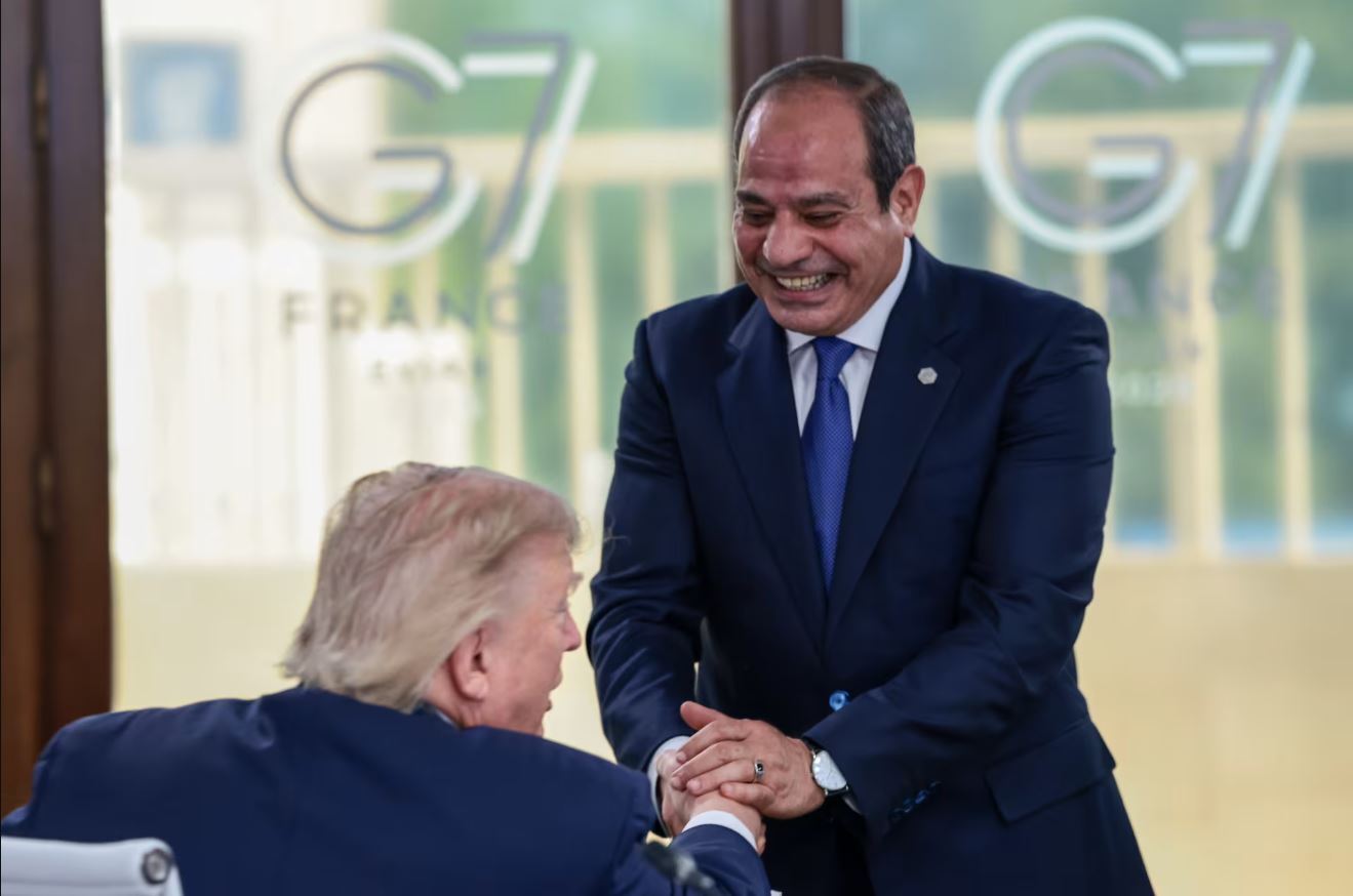 لقاء غير متوقع بين ترامب والسيسي خلال قمة باريس