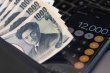 الين الياباني يسجل أدنى مستوى خلال عامين مع استمرار الضغوط العالمية