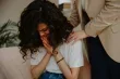 كيف تواسي شخصا يبكي بطريقة صحيحة ودون ارتباك