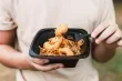 مخاطر البلاستيك في طعامك وطرق فعالة للحد من تسرب المواد الكيميائية