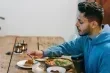 اكتشاف علمي جديد يربط الامعاء بالذاكرة وتخزين تجارب الطعام