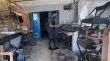 فنان تونسي يحول الخردة الى منحوتات ويبيع الشاي لتامين معيشته