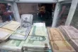 انهيار تاريخي للريال الايراني ووصوله الى حاجز المليوني دولار وسط ضغوط اقتصادية وعقوبات