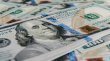الدولار يحلق قرب اعلى مستوياته وسط ترقب لقرارات الفائدة الامريكية