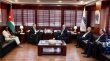 تجارة عمان تبحث مع السفير البريطاني تفعيل مذكرات التعاون لتعزيز التبادل التجاري