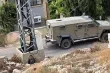 صورة طفل فلسطيني يختبئ من جنود الاحتلال في سلفيت تشعل مواقع التواصل