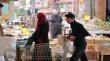 استطلاع: 54% من قادة الرأي يقيمون دور الحكومة في استقرار أسعار السلع الأساسية إيجابيا