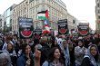 الاف المتظاهرين في برلين يرفعون شعارات داعمة لفلسطين وسط استنفار امني
