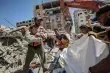 مأساة غزة تتفاقم مع انهيار مبان سكنية فوق رؤوس ساكنيها