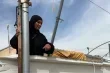سيدة فلسطينية تتحدى جرافات الاحتلال في مسافر يطا بشعار الصمود
