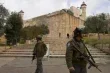 جيش الاحتلال يغلق الحرم الابراهيمي ويعطل التعليم في الخليل