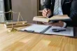 ازمة مالية خفية تهدد المحامين في بريطانيا رغم المظاهر البراقة