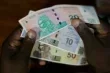 ازمة الثقة تلاحق عملة زيمبابوي الجديدة زيغ وسط مخاوف من تكرار انهيار المدخرات