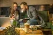 القهوة المثلجة في مقابلات العمل تثير جدلا واسعا حول معايير المهنية