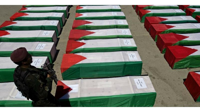 الاحتلال يحتجز جثامين 398 شهيدا بينهم 14 طفلا فلسطينيا